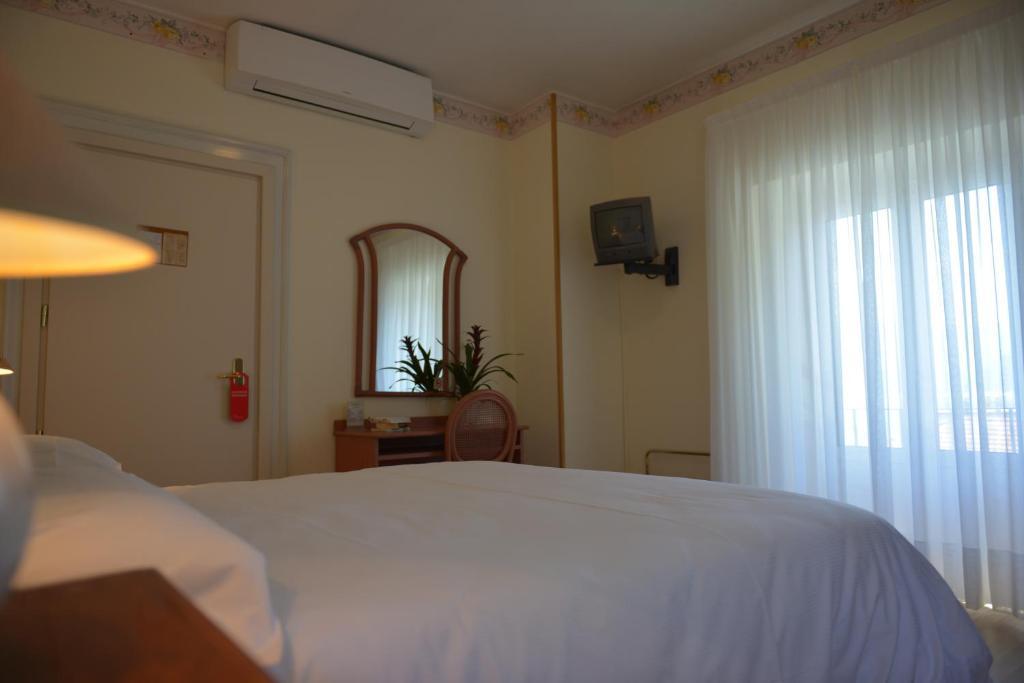 Villa Belvedere Como Lake Relais Argegno Habitación foto
